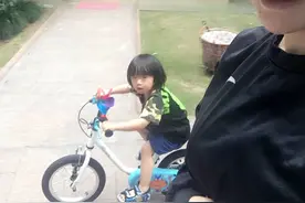 邹市明的二儿子，内心很boy，外表很girl图片