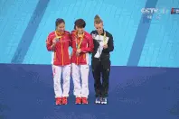 全球直播的秦凯求婚仪式，跳水队的浪漫果然是顶级的！图片