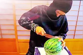 逗比忍者教你切五种水果，别见笑哦，学着点！图片