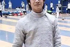 王嘉尔曾作为击剑选手备战奥运，如今身为爱豆更努力，粉丝很自豪图片