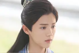鹿晗古装照清秀俊俏，一笼素衫也能穿出迷人姿态图片