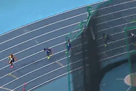 图像揭露美国4x100接力为什么犯规 网友：快去申诉重赛图片
