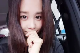 海陆大秀大眼卖萌自拍照  网友：美的不可理喻图片