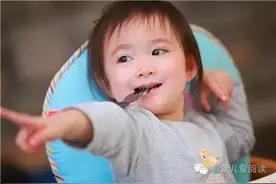 孩子爱撒娇，父母可以这样做！图片