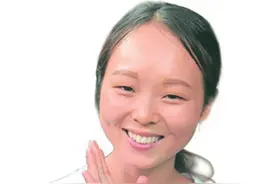 巴中妹子跪地救人 感动全国图片