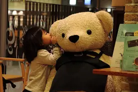 如此可爱的小女孩，每个表情都那么得甜~图片