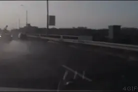 搞笑GIF：如果GIF倒着放 充满喜感图片
