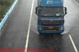 两奇葩司机超速怕被拍 竟盗走高速公路测速仪图片