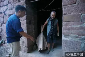 河南巩义：“牛济公”独居深山破窑洞，坚守状元府70年图片