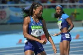 奥运女子4X100米美国队交接棒失误瞬间（组图)图片