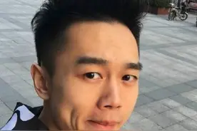 游戏主播撞毁出租车致重伤：出狱直播道歉图片