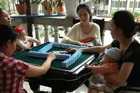 坐个地铁而已，这装备太齐全了吧图片