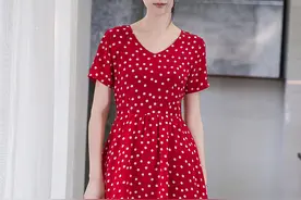 入秋新衣，胖MM一袭红衣才够惊艳图片