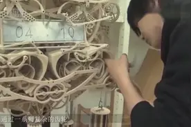 日本小伙自制机械时钟，结构复杂看花眼，能看懂原理的都是高手视频封面