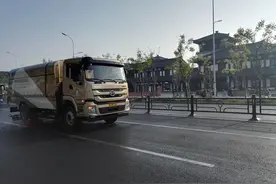 6部金耀蓝清扫车助力宿迁环卫图片