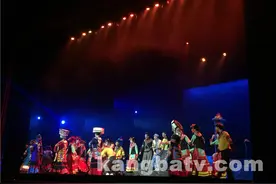 《彝红》成功首演备受观众喜爱图片