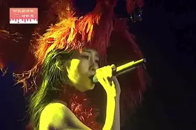 张碧晨献唱高难度情歌，高低音转换自如，很悠扬很好听！