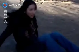 妈妈去找儿子，儿子披着狼皮想吓唬一下妈妈，不料却把妈妈吓疯了视频封面