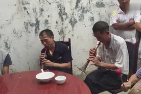 平街乡小花江唢呐演奏图片