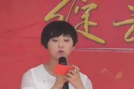 用手语演绎出《感恩的心》感谢养育我们的父母图片