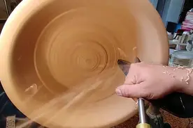 烧火都嫌弃的树瘤子，老木匠用来加工，非常好奇他能做出什么好货视频封面