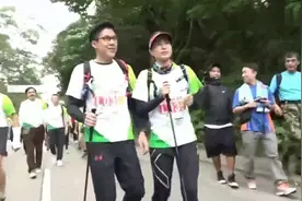 郭晶晶4岁儿子近照曝光 不像爸妈不像爷爷 却和这位大佬越来越像视频封面