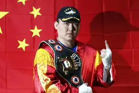 张君龙坦然面对质疑：目标仍是世界拳王，用拳头正名图片