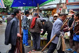 大街小巷，已难寻山城棒棒军，曾经超过40万“军团”何去何从？图片
