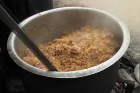 印度街头大锅饭制作过程，还是熟悉的配方和卖相，感觉口味有点重图片