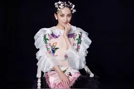 妩媚风情的艾晓琪竟然也会使洪荒之力图片