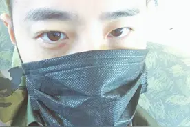 潘玮柏蔡卓妍秀情侣款口罩?阿娇正戴着口罩在赶来的路上!图片