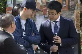 澳房拍卖现场 除拍卖师外全是中国人图片