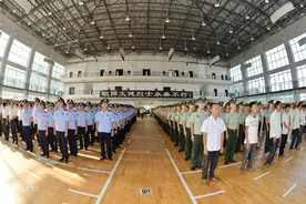 海南临高万人沉痛送别英烈欧阳文健图片