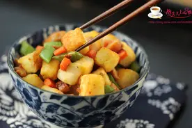 馒头又出新花样，炒着吃有肉有菜有主食，香喷喷的被家人抢着吃图片