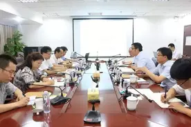 信阳市政府副秘书长万汉华 一行莅临旅发集团考察工作图片