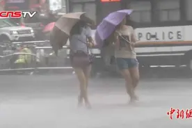 暴雨突袭郑州  白昼变黑夜视频封面