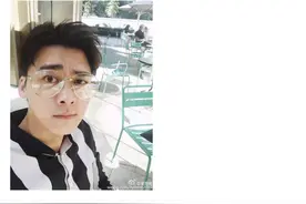 李易峰微博晒眼镜自拍 太帅撩倒一片迷妹图片