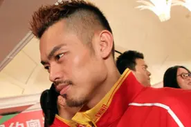 林丹表态会继续打 马来网友评论：李宗伟伟大，林丹强大图片