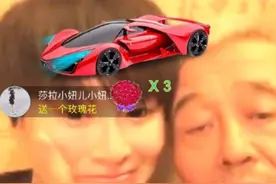 赵本山与女儿同框直播 女儿清爽短发撞脸李宇春图片