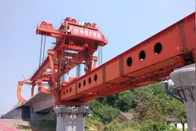 2小时武汉到十堰！汉十高铁首孔箱梁成功架设，2019年完工图片