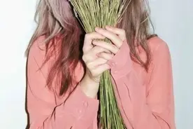 老公要和初恋保持联系，不会对不起我，我该相信他吗？图片