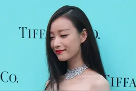 颜值高腿长就是任性，穿上平底鞋的倪妮依然霸气外漏图片