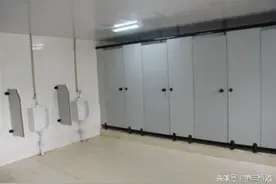 上卫生间遇到上司，如何避免尴尬图片