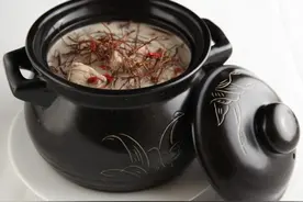 鸡骨草，南方人用来煲汤的药草，是一味清除体内湿热的良药！图片