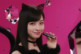 桥本环奈出演曼秀雷敦新广告 变身魅惑“小黑猫 ”图片