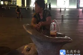 板砖导管齐水桶齐上阵 这些泉水直饮点竟被人直接霸占！图片