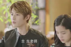 古怪的老师，体罚学生打手板，悲催的帅哥啊视频封面