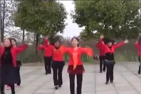 广场舞  大妈跳起来图片