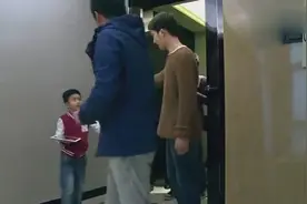 井柏然找王中磊谈论工作，威廉弟弟叫哥哥，井柏然立马开始嘚瑟了视频封面
