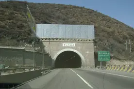 山西30公里山路750米落差  这才是全国最危险路段图片
